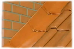 Монтаж черепицы возле дымоходов